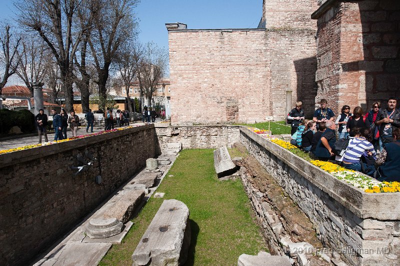 20100401_071804 D3.jpg - The remains of the church of 415